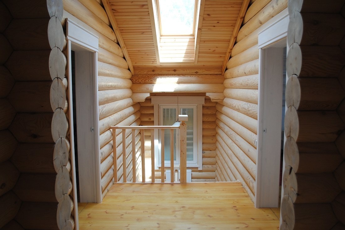 Деревянный загородный дом из оцилиндрованного бревна, купить готовый проект