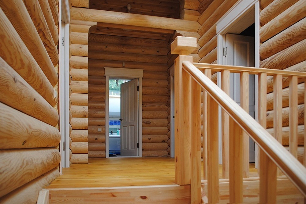 Деревянный загородный дом из оцилиндрованного бревна, купить готовый проект