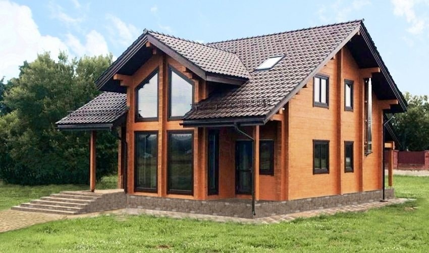 Деревянный дом из клеёного бруса "Био-тек", свайно-ростверковый фундамент, деревянные окна, натуральная керамическая черепица, проект 132 м²  