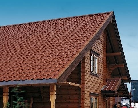 Деревянный дом из клееного бруса, кровля: керамическая черепица